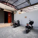 J&B Rooms Tomang Jakarta Mitra Reddoorz
