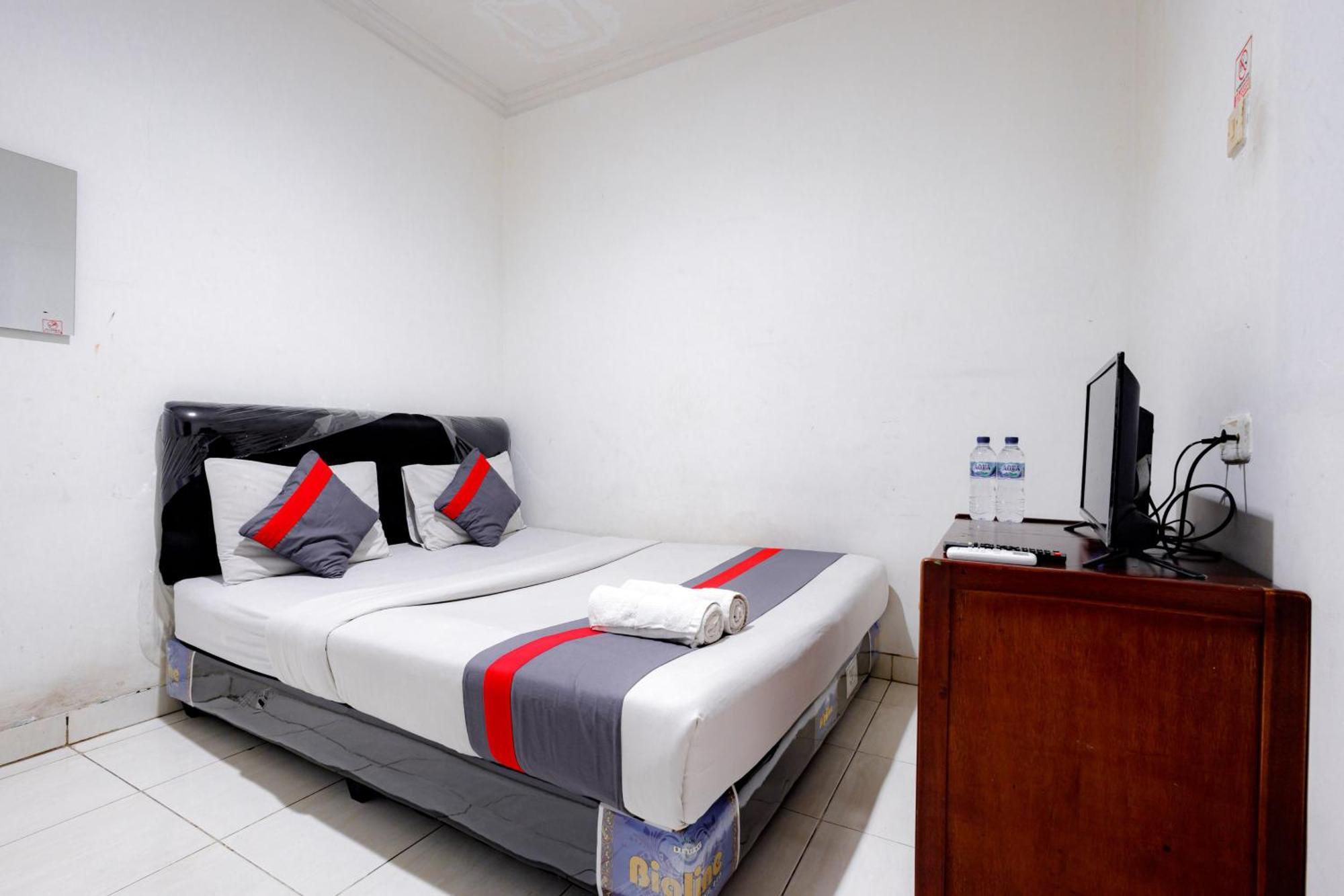J&b Tomang Mitra Reddoorz Hotel 2*