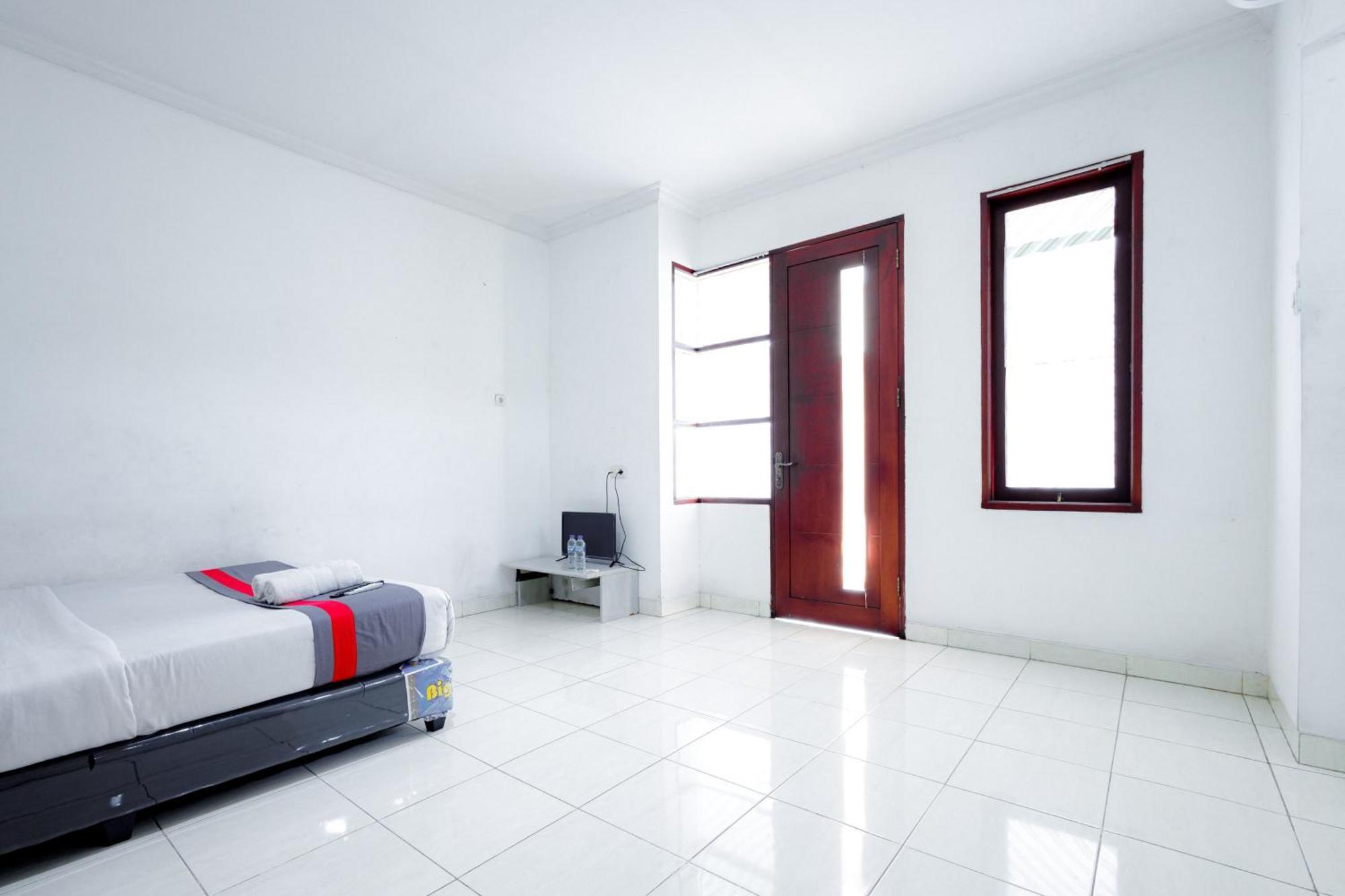 Hotel J&b Tomang Mitra Reddoorz 2*
