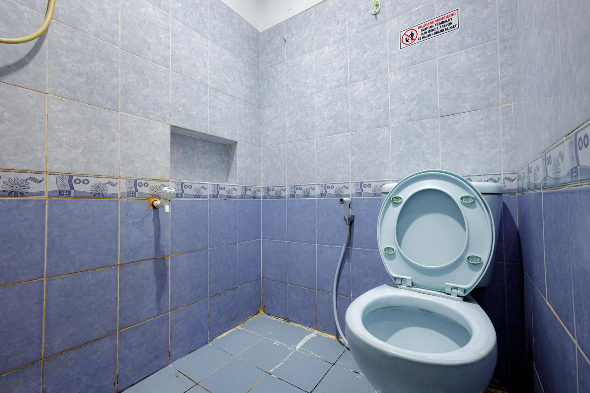 Hotel J&b Tomang Mitra Reddoorz Jakarta