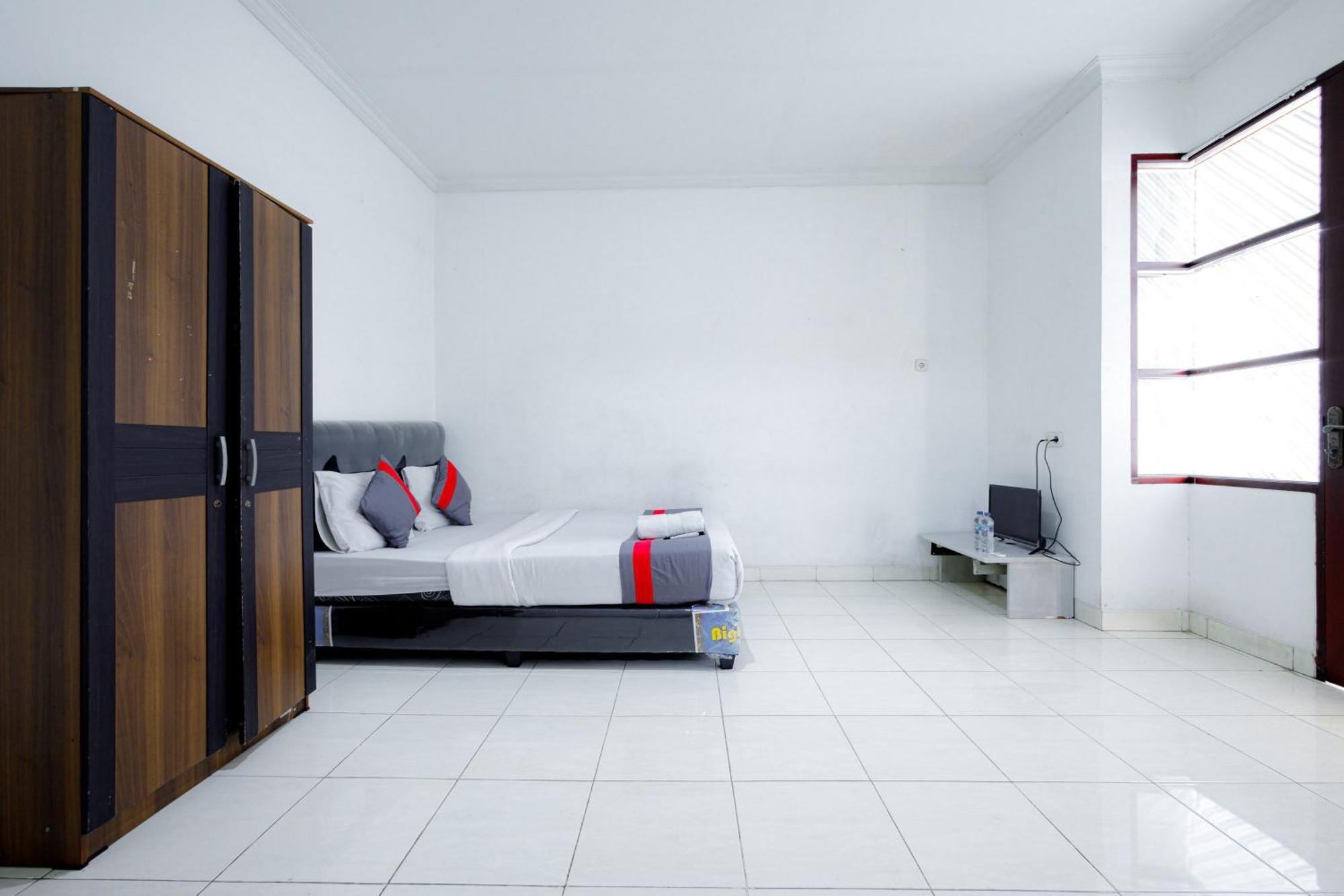 Hotel J&b Tomang Mitra Reddoorz 2*