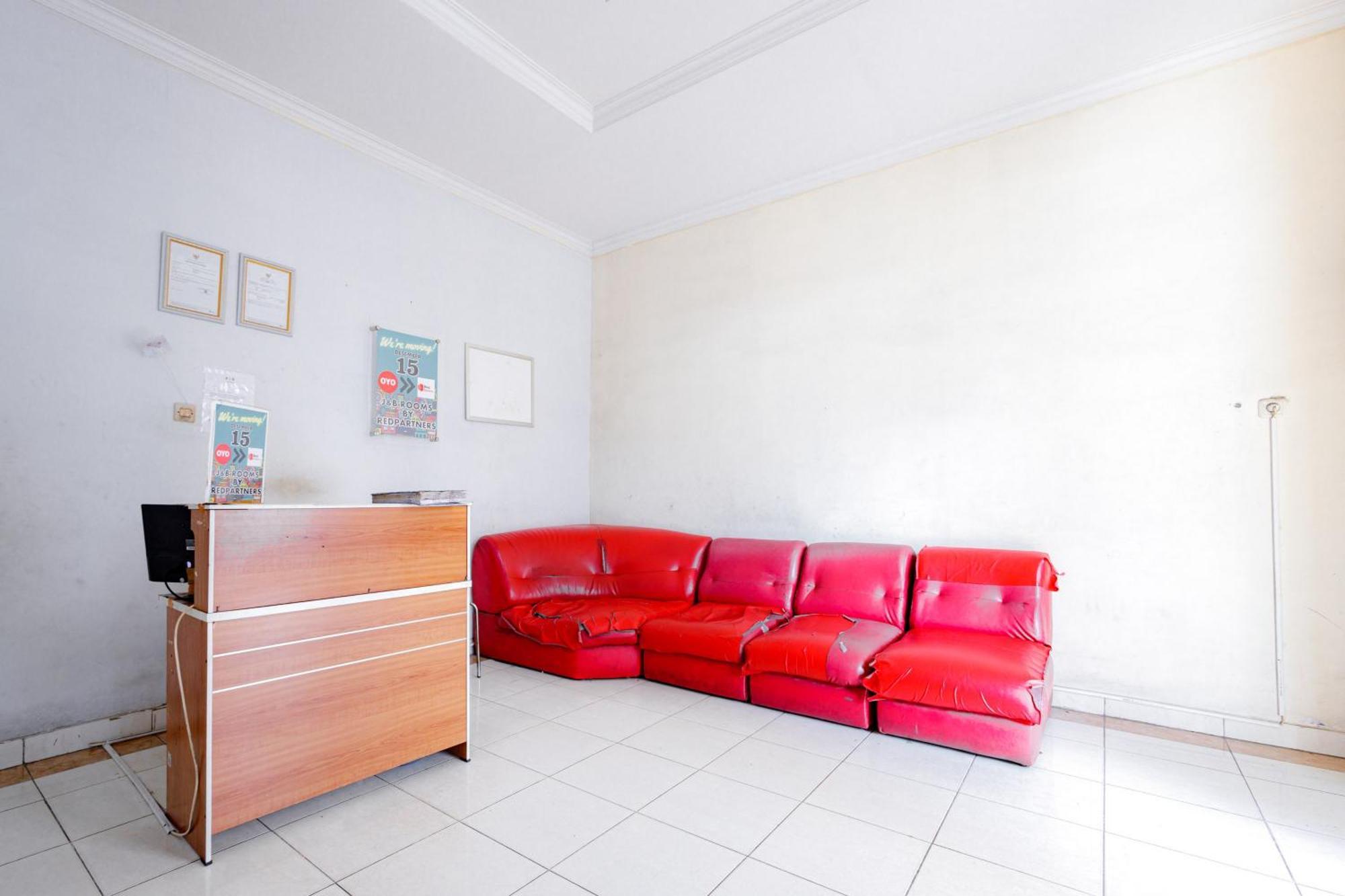 Hotel J&b Tomang Mitra Reddoorz Jakarta