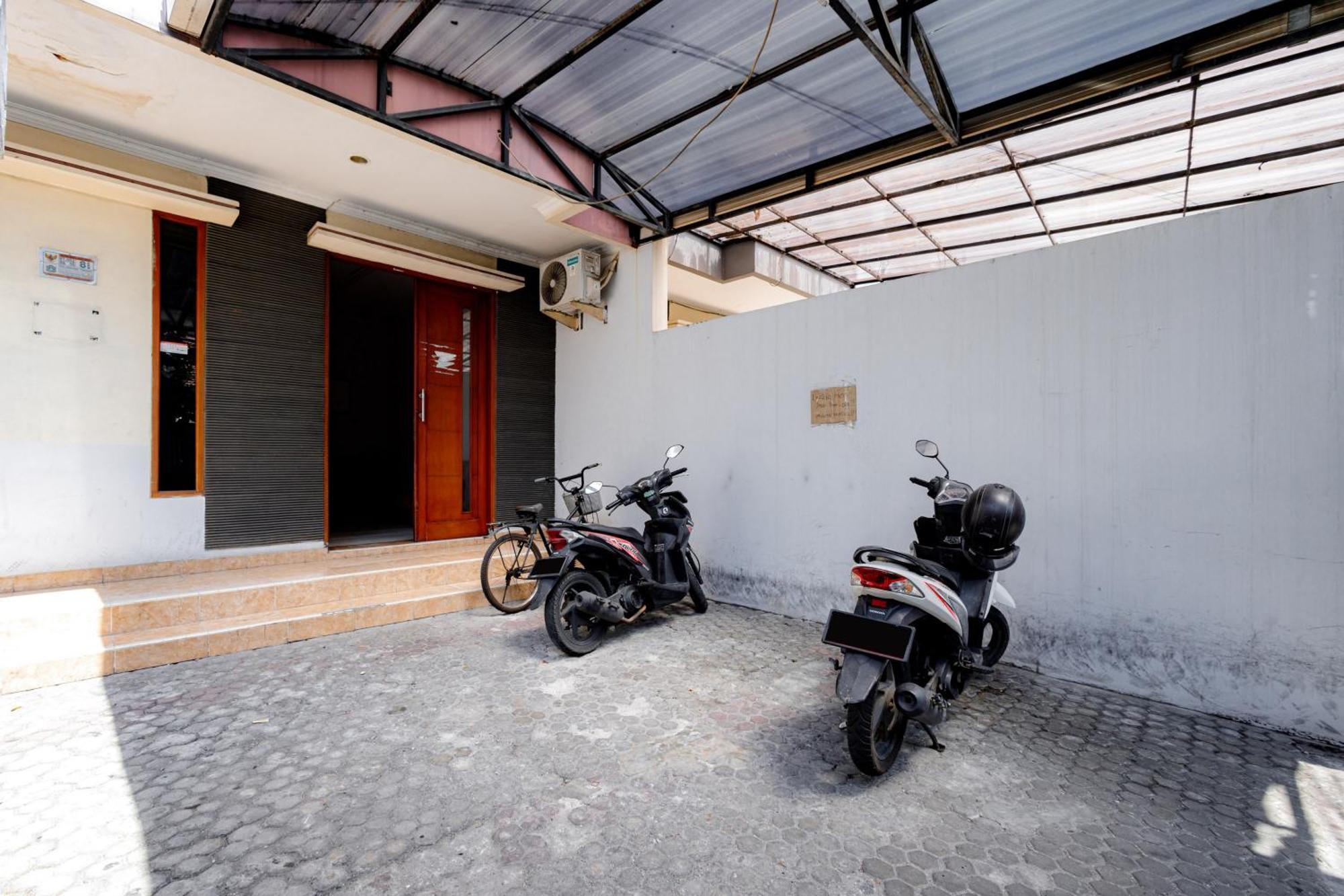 J&b Tomang Mitra Reddoorz 2* Jakarta
