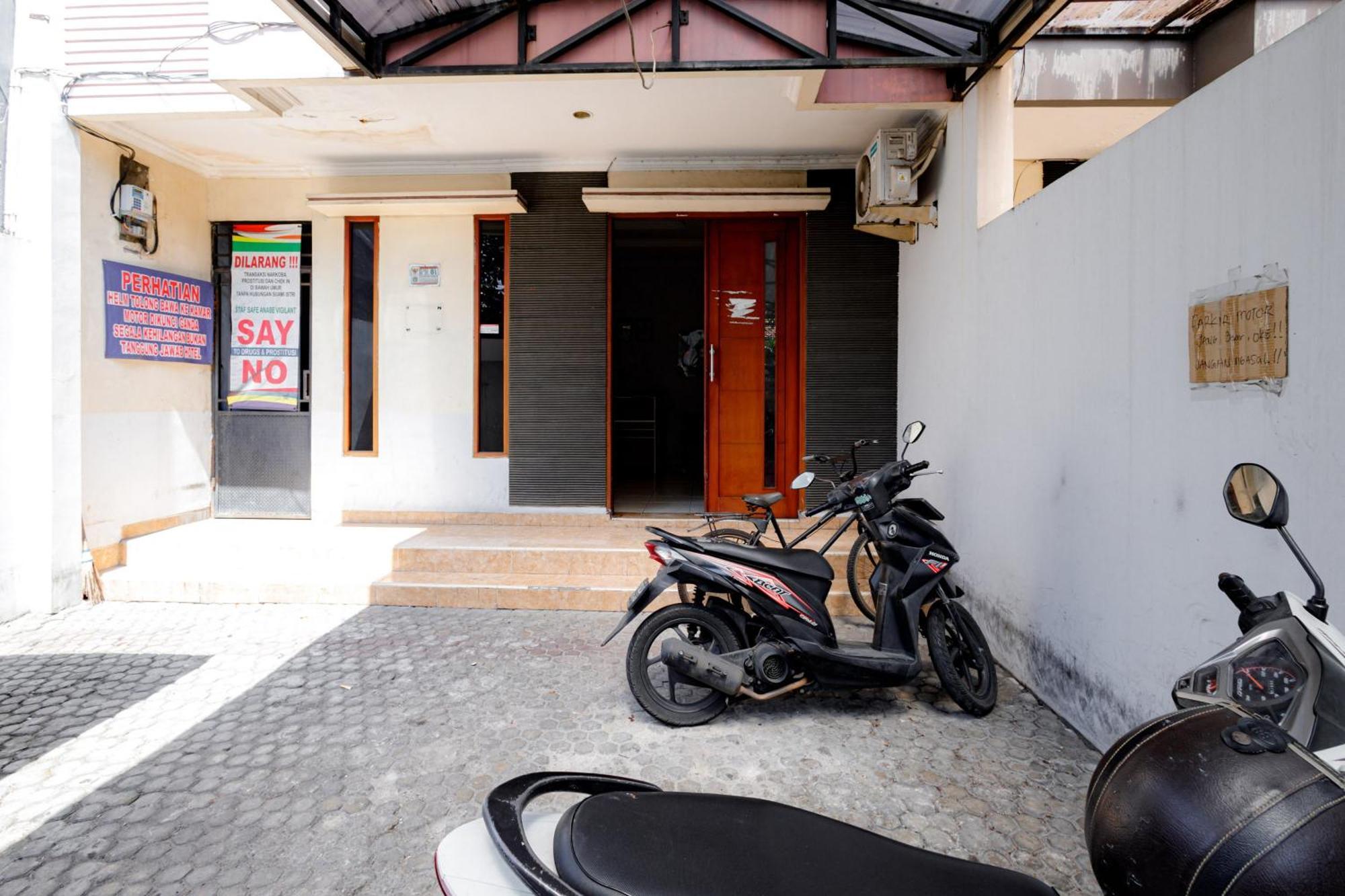 Hotel J&b Tomang Mitra Reddoorz Jakarta